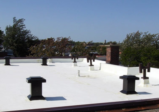 Toit en membrane EPDM blanche